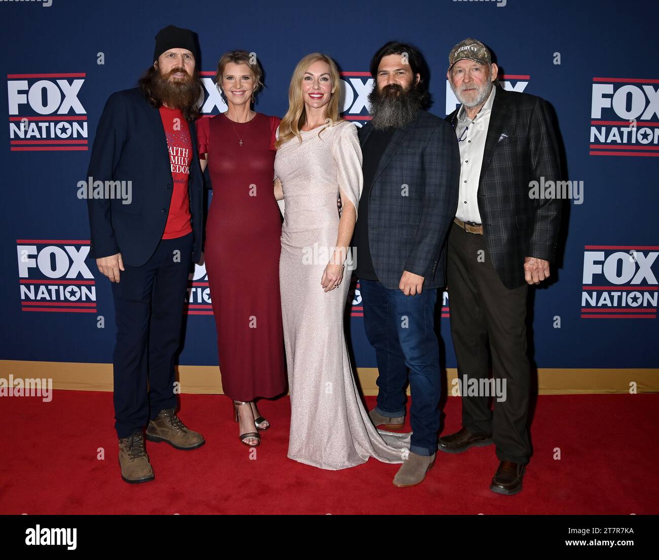 Nashville, USA. November 2023. Jase Robertson, Missy Robertson, Jessica Robertson, Jep Robertson und Murry Crowe kamen am 16. November 2023 bei den Fox Nation Patriot Awards bei der Grand Ole Opry in Nashville, TN. © Tammie Arroyo/AFF-USA.com Credit: AFF/Alamy Live News Stockfoto