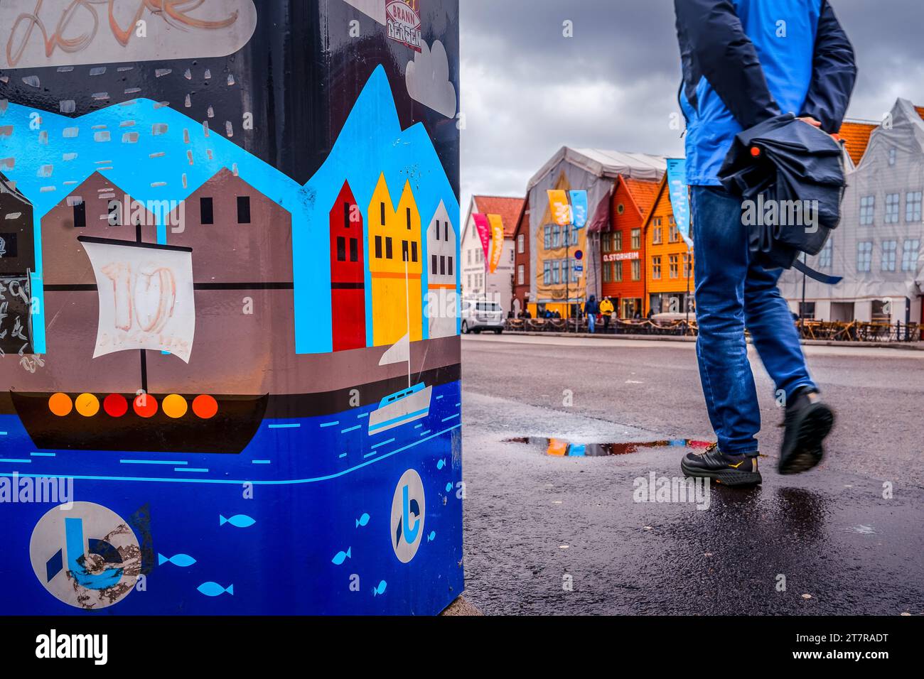 Farbenfrohe Holzhäuser auf Bryggen, traditionelle Architektur in der Stadt Bergen Stockfoto