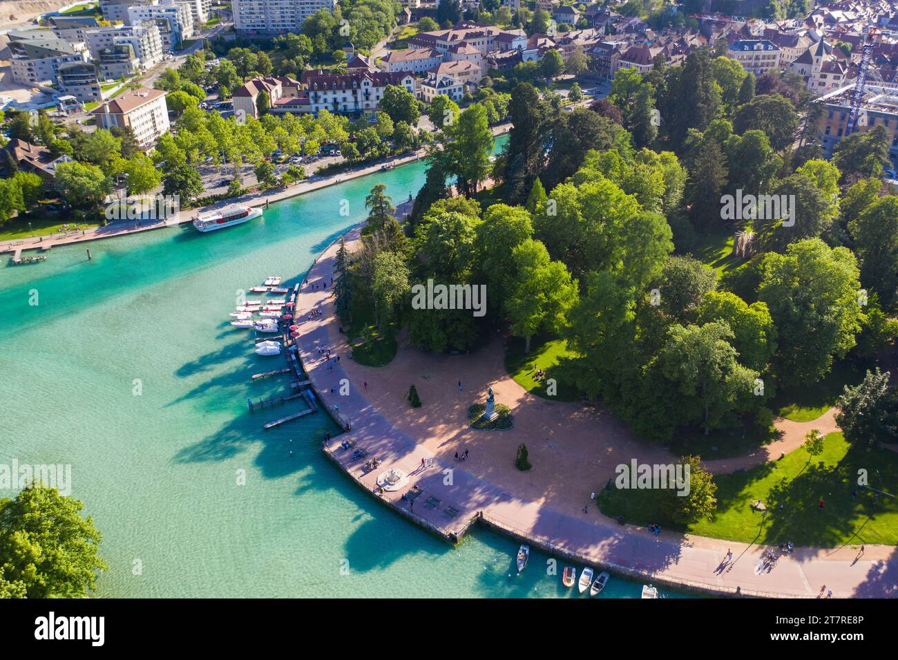 Blick aus der Vogelperspektive auf den See von Annecy Stockfoto