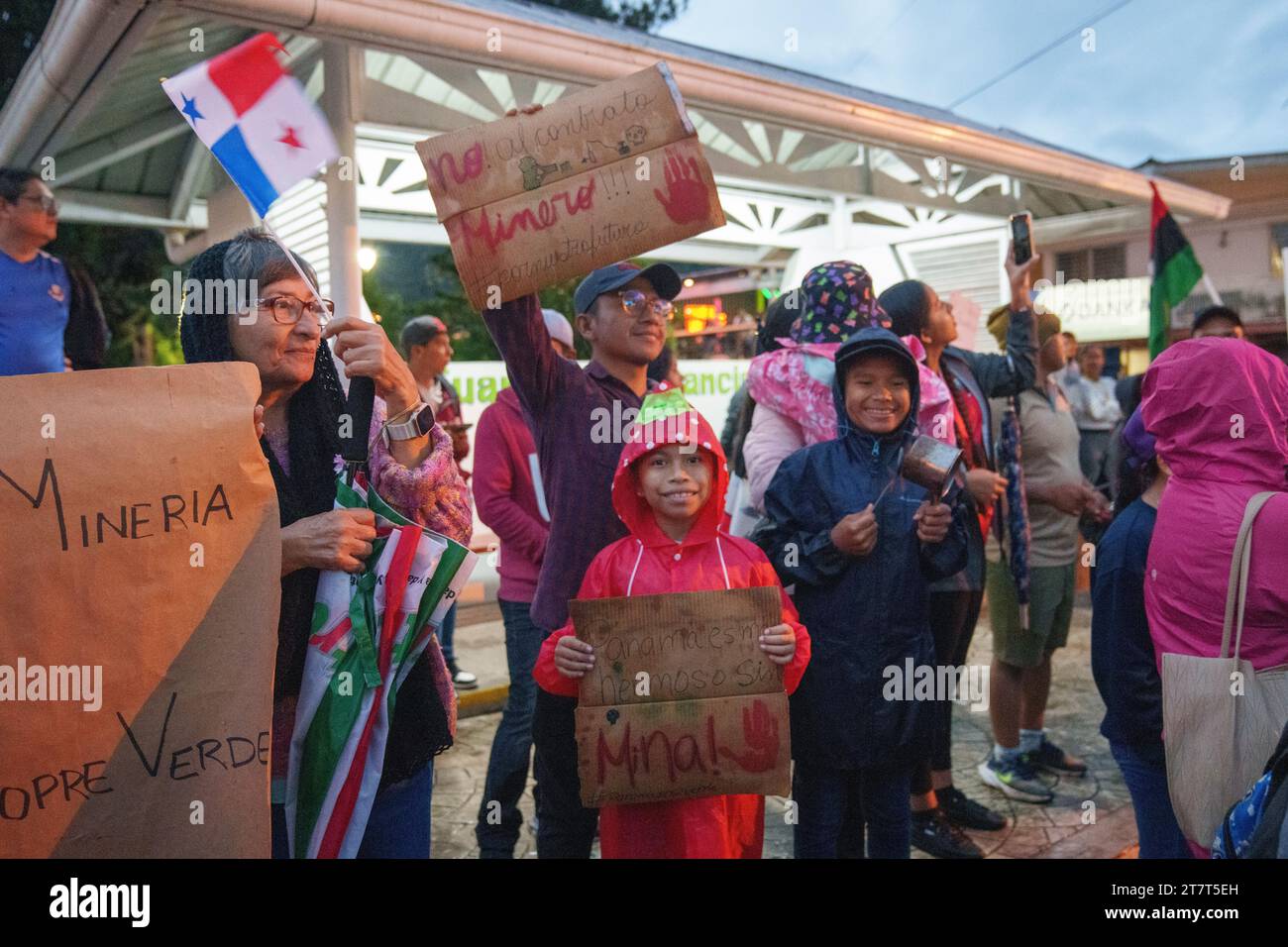 Panama bricht in landesweiten Protesten über die Kupfermine aus Stockfoto
