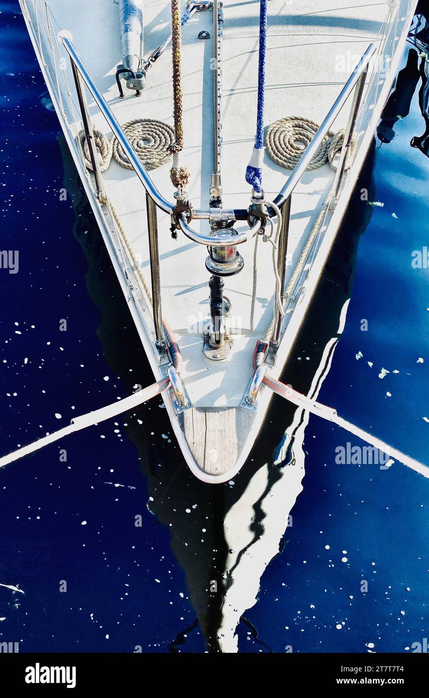 Das Heck einer weißen Yacht Stockfoto