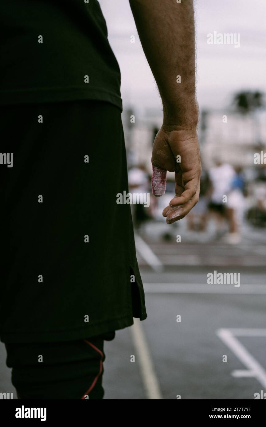Mann bei einem CrossFit-Wettbewerb. Stockfoto