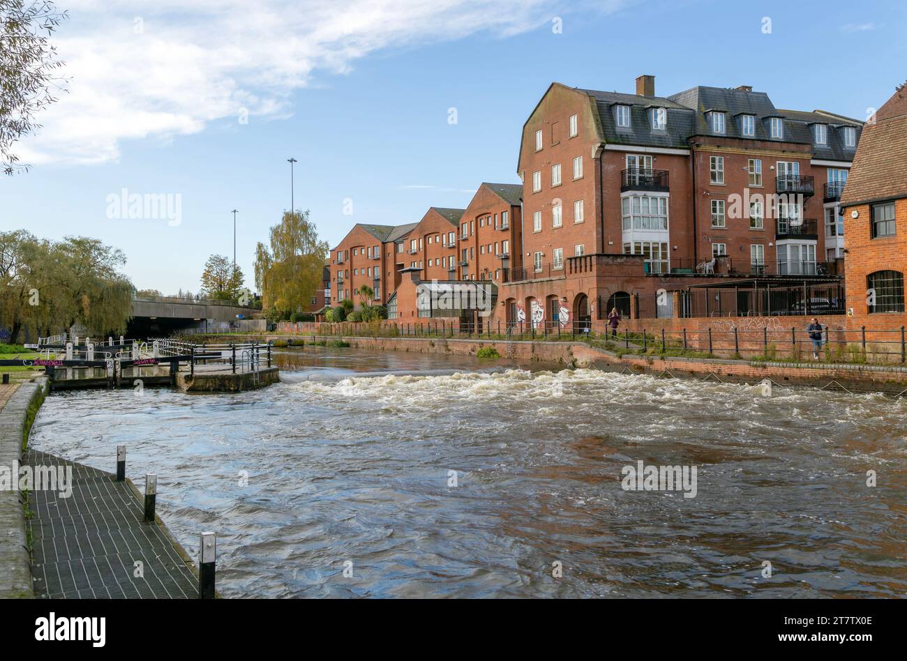 River Kennet und County Lock Start des Kennet and Avon Canal, Reading, Berkshire, England, Großbritannien - Hochwasserstand Stockfoto