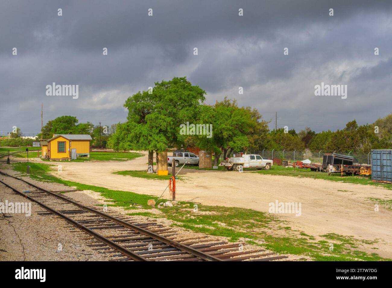 Austin Steam Train Association Railroad Yard im Cedar Park, Texas, Zugdepot. Dieser touristische Zug trägt dazu bei, die alten Züge zu erhalten. Stockfoto