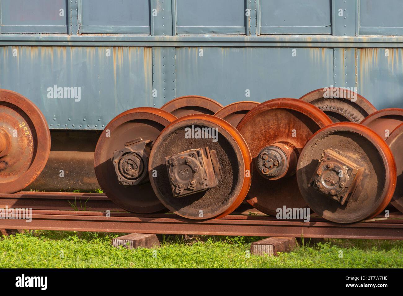 Austin Steam Train Association Railroad Yard im Cedar Park, Texas, Zugdepot. Dieser touristische Zug trägt dazu bei, die alten Züge zu erhalten. Stockfoto