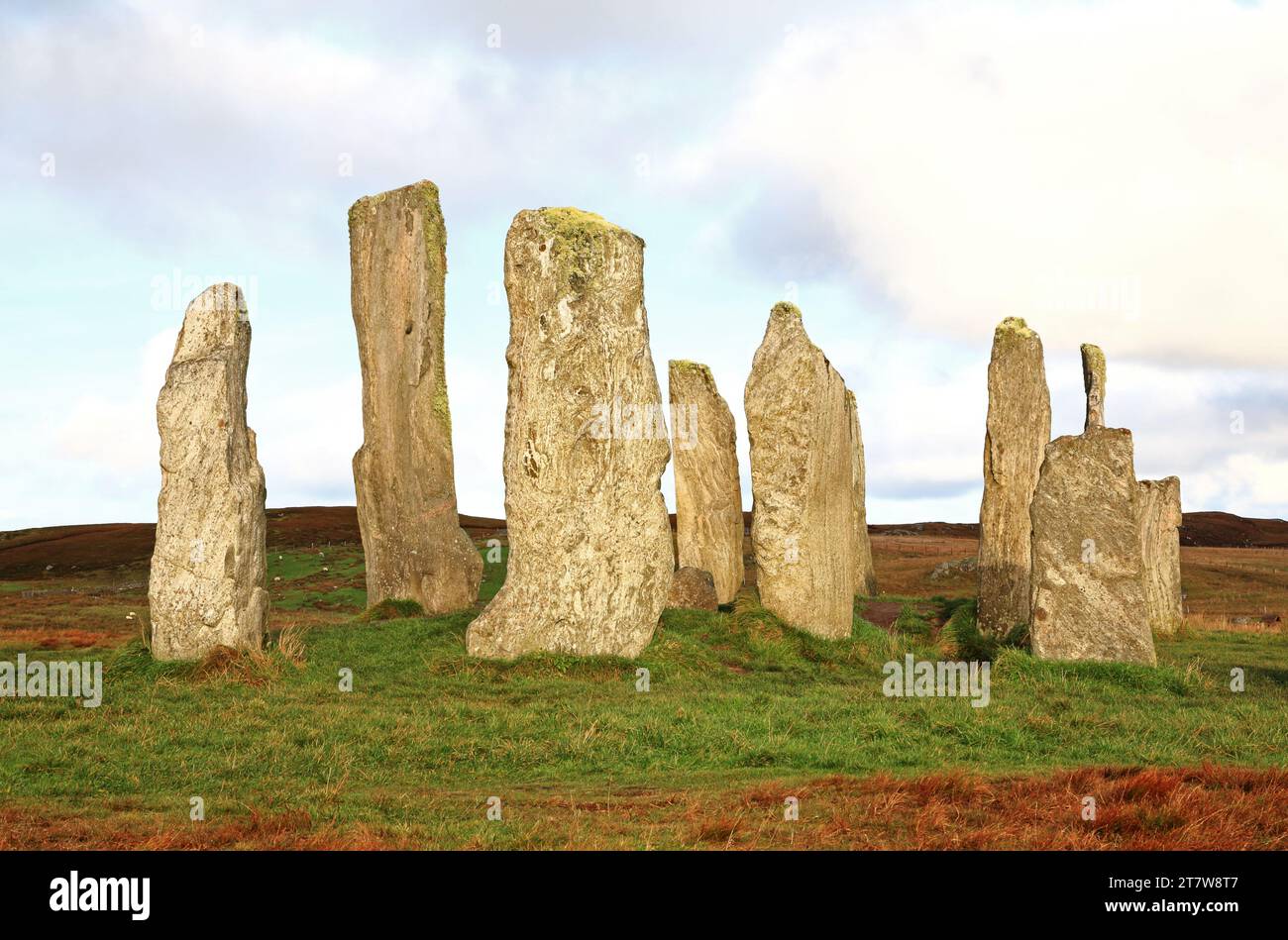 Ein Blick auf den Mittelkreis der Calanais Standing Stones mit 4,8 m hohen Mittelmonolithen in Calanais, Isle of Lewis, Äußere Hebriden, Schottland. Stockfoto