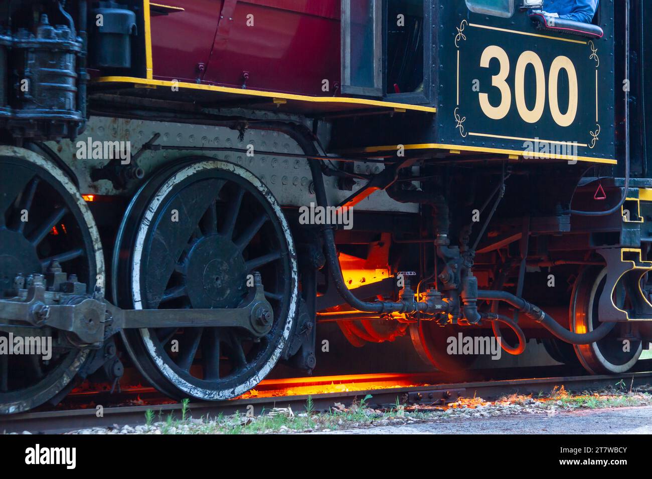 Nächtliches Fotoshooting mit 1917 Baldwin 'Pershing' Dampflokomotive 300, Konsolidierungsklassifizierung, während des Railfest Photoexkursionswochenendes 2012. Stockfoto