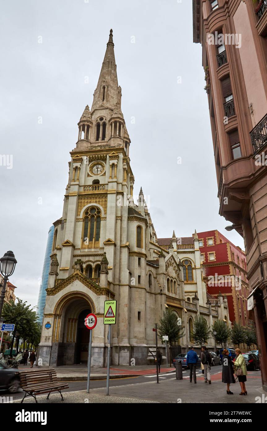 Die zeitlose Schönheit der Kirche San Jose de la Montaña im malerischen Bilbao Stockfoto