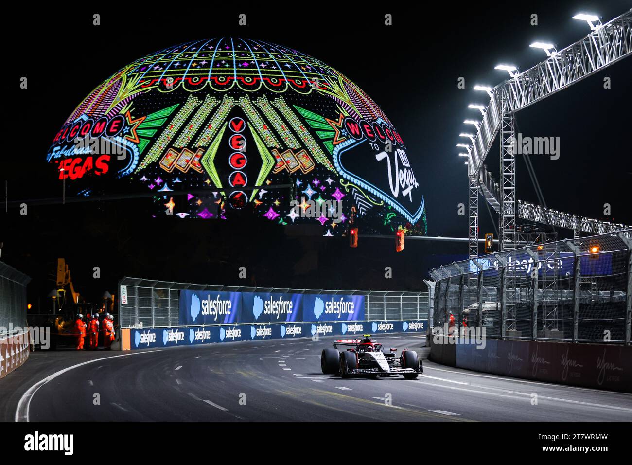 22 TSUNODA Yuki (Jap), Scuderia AlphaTauri AT04, Action während des Formel 1 Heineken Silver Las Vegas Grand Prix 2023, 21. Runde der Formel 1 Weltmeisterschaft 2023 vom 17. Bis 19. November 2023 auf dem Las Vegas Strip Circuit, in Las Vegas, USA - Foto Antonin Vincent/DPPI Credit: DPPI Media/Alamy Live News Stockfoto