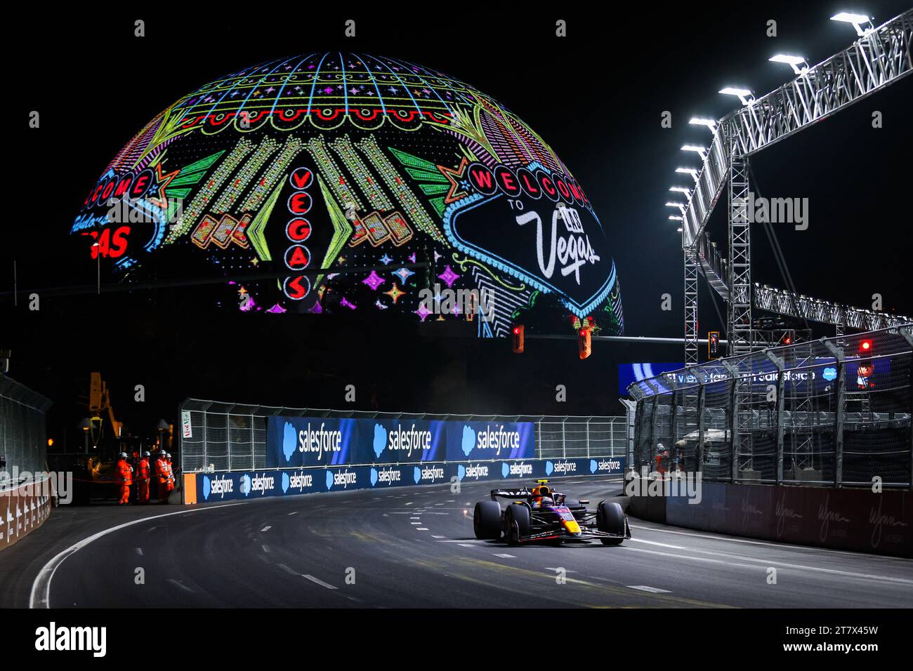 11 PEREZ Sergio (mex), Red Bull Racing RB19, Action während des Formel 1 Heineken Silver Las Vegas Grand Prix 2023, 21. Runde der Formel 1 Weltmeisterschaft 2023 vom 17. Bis 19. November 2023 auf dem Las Vegas Strip Circuit in Las Vegas, USA Stockfoto