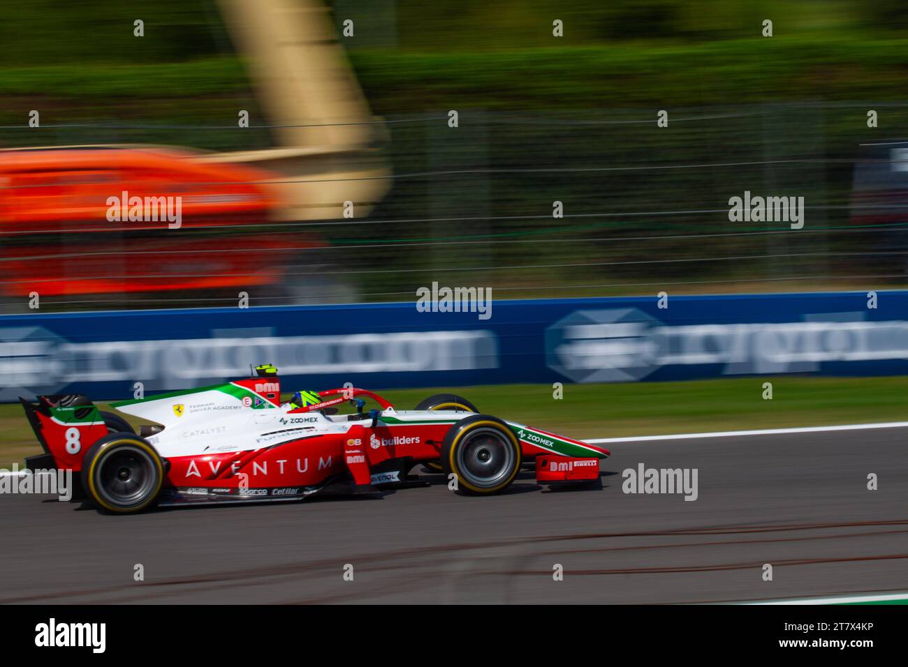 Ferrari Driver Academy Oliver Bearman (eng) in Monza, Italien für die Formel-2-Runde 1-3. September 2023 mit Prema Racing. Gewinner des Feature-Rennens Stockfoto