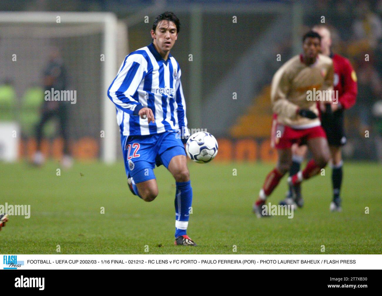 FUSSBALL - UEFA CUP 2002/03 - 1/16 FINAL - 021212 - RC-OBJEKTIV GEGEN FC PORTO - PAULO FERREIRA (POR) - FOTO LAURENT BAHEUX / FLASH PRESS Stockfoto