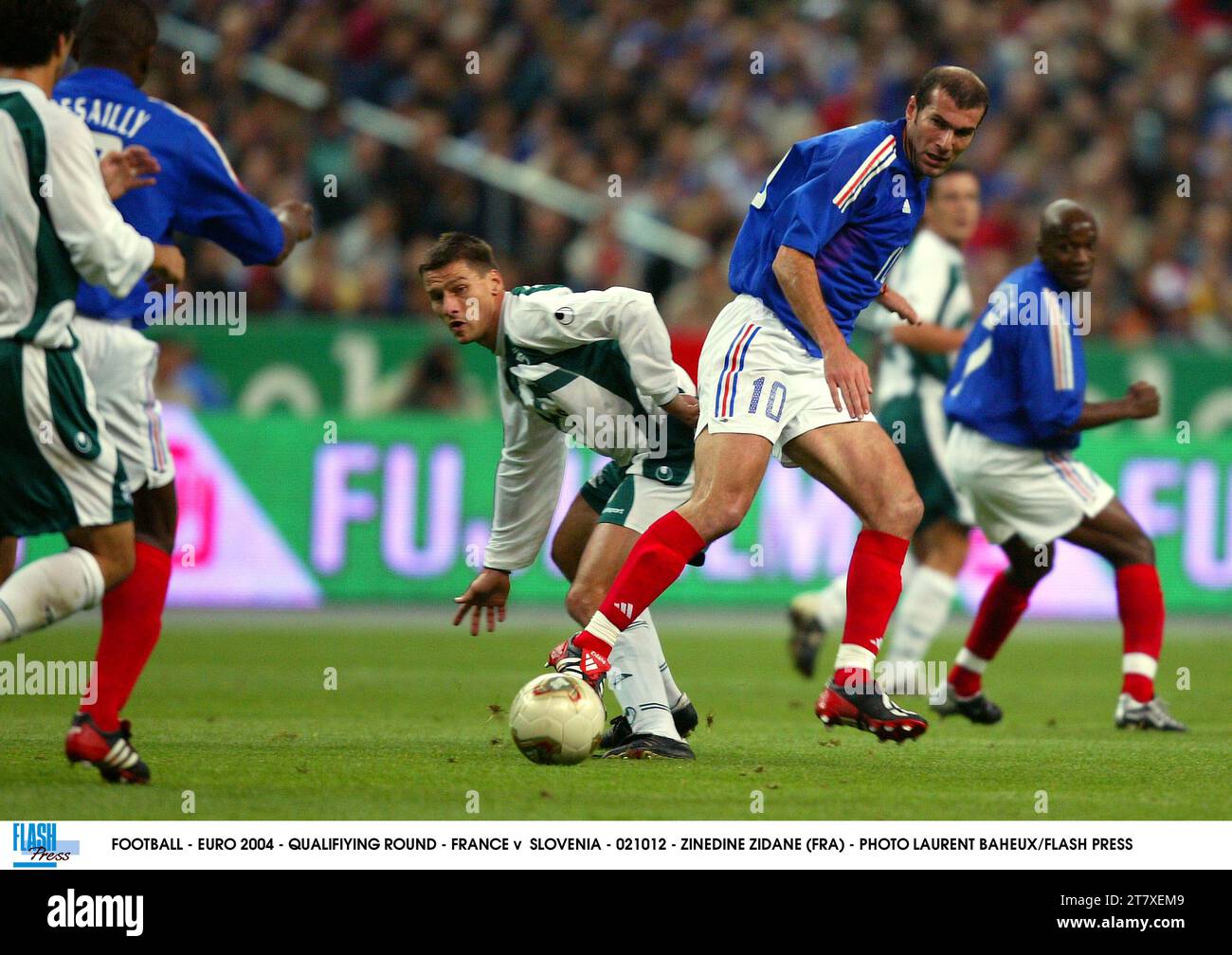 FUSSBALL - EURO 2004 - QUALIFIKATIONSRUNDE - FRANKREICH GEGEN SLOWENIEN - 021012 - ZINEDINE ZIDANE (FRA) - FOTO LAURENT BAHEUX/FLASH PRESS Stockfoto