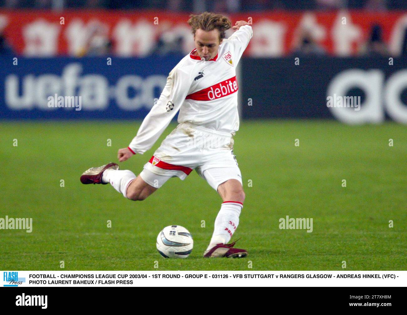 FUSSBALL - CHAMPIONSS LEAGUE CUP 2003/04 - 1. RUNDE - GRUPPE E - 031126 - VFB STUTTGART / RANGERS GLASGOW - ANDREAS HINKEL (VFC) - FOTO LAURENT BAHEUX / FLASH PRESS Stockfoto
