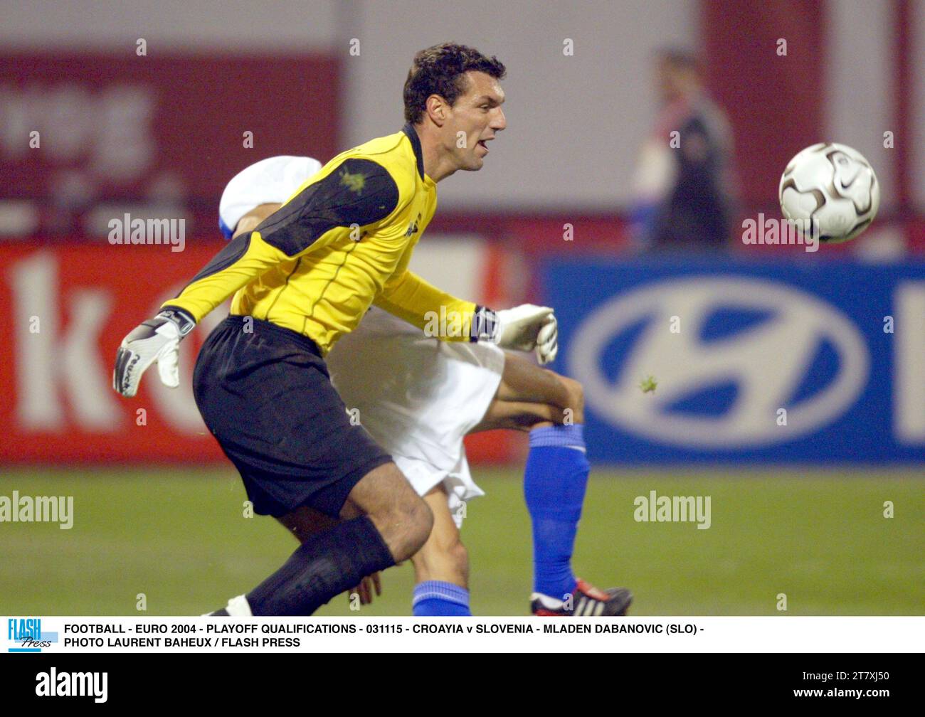 FUSSBALL - EURO 2004 - PLAYOFF-QUALIFIKATIONEN - 031115 - CROAYIA GEGEN SLOWENIEN - MLADEN DABANOVIC (SLO) - FOTO LAURENT BAHEUX / FLASH PRESS Stockfoto