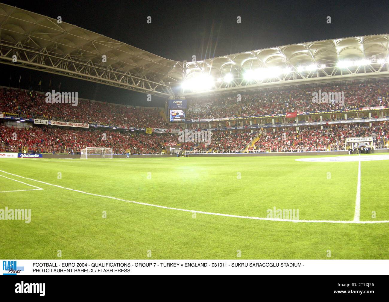 FUSSBALL - EURO 2004 - QUALIFIKATIONEN - GRUPPE 7 - TÜRKEI / ENGLAND - 031011 - SUKRU SARACOGLU STADIUM - FOTO LAURENT BAHEUX / FLASH PRESS Stockfoto