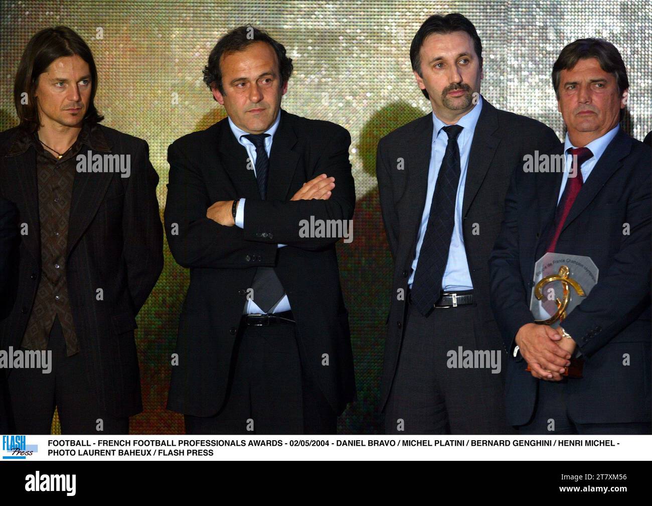 FUSSBALL - AUSZEICHNUNGEN FRANZÖSISCHER FUSSBALLPROFIS - 02/05/2004 - DANIEL BRAVO / MICHEL PLATINI / BERNARD GENGHINI / HENRI MICHEL - FOTO LAURENT BAHEUX / FLASH PRESS Stockfoto