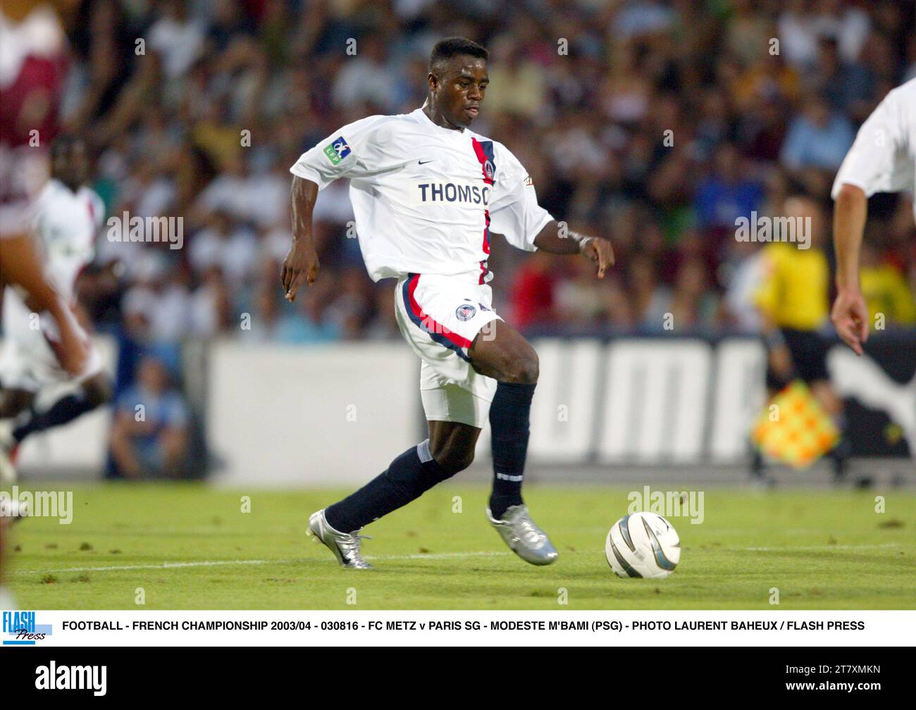 FUSSBALL - FRANZÖSISCHE MEISTERSCHAFT 2003/04 - 030816 - FC METZ GEGEN PARIS SG - MODESTE M'BAMI (PSG) - FOTO LAURENT BAHEUX / FLASH PRESS Stockfoto