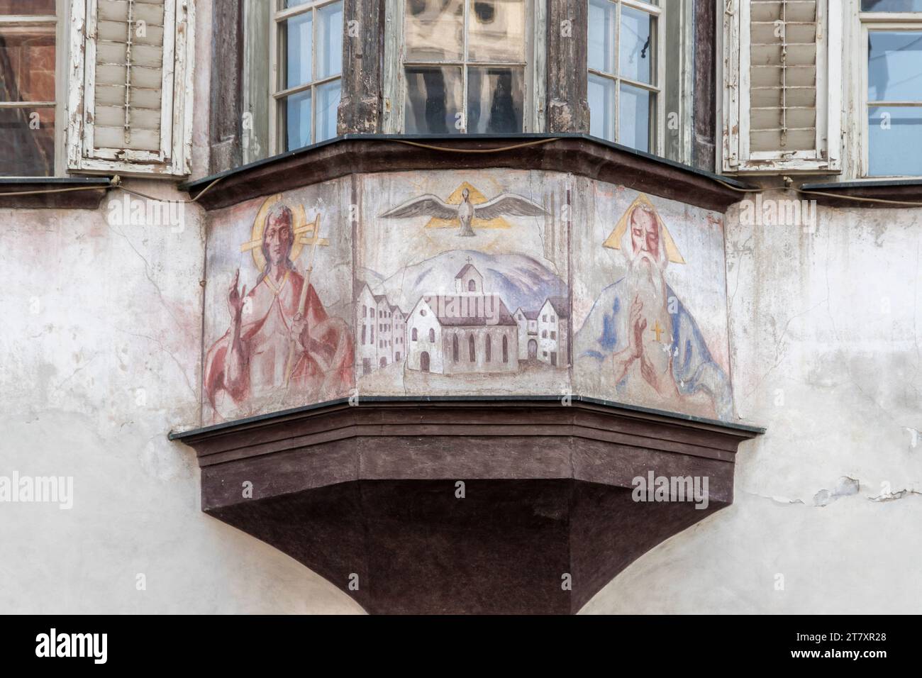 Religiöses Fresko an einem Gebäude in der Altstadt von Bozen (Bozen), Bezirk Bozen, Sudtirol (Südtirol), Italien, Europa Stockfoto