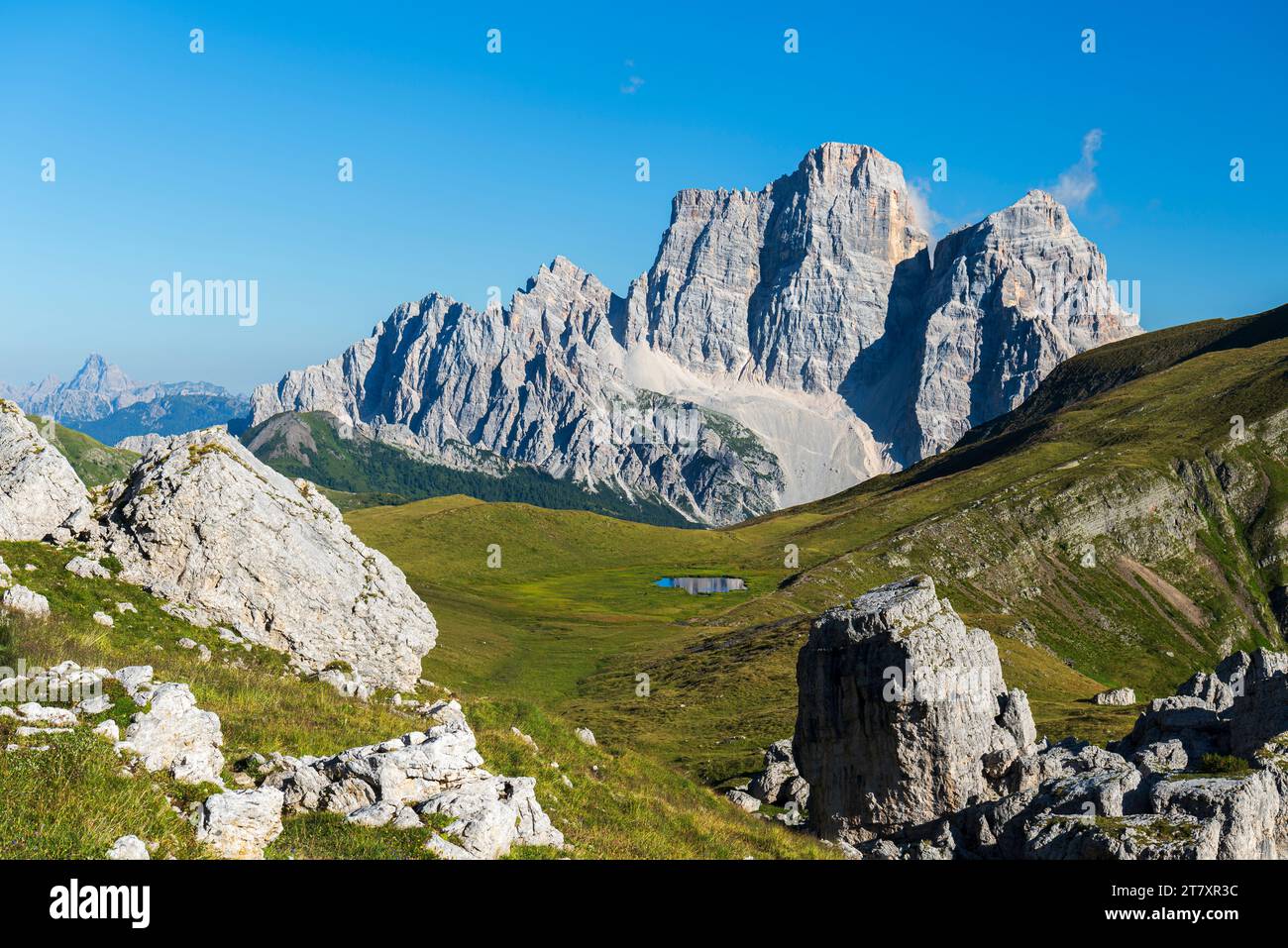 Baste See und das Massiv des Pelmo Mount, Mondeval, Giau Pass, Dolomiten von Belluno, Provinz Belluno, Veneto, Italien, Europa Stockfoto