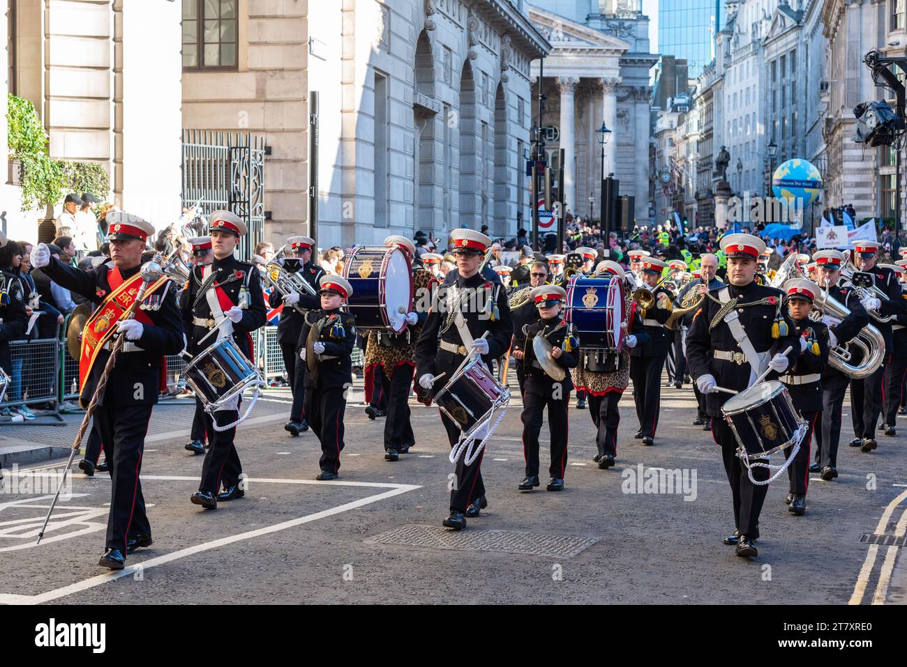 Surbiton RBL Youth Marching Band bei der Lord Mayor's Show Prozession 2023 in Geflügel, in der City of London, Großbritannien Stockfoto