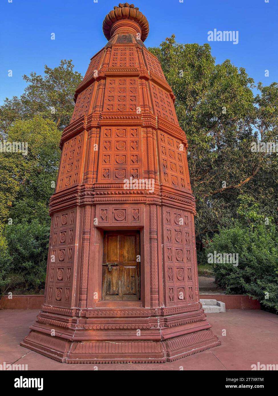 Tempel im Goverdan Ökodorf, Maharashtra, Indien, Asien Stockfoto