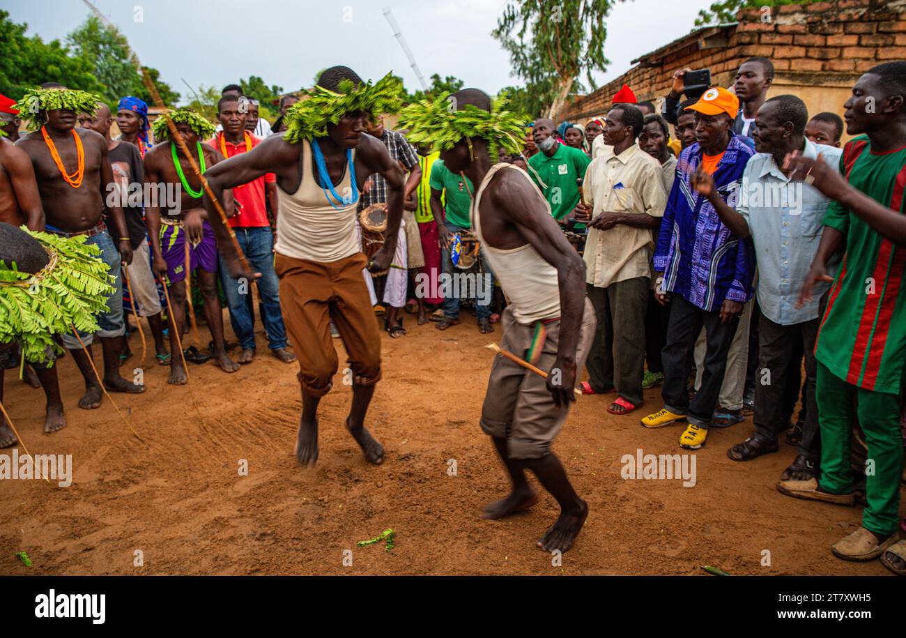 Männer auf einem Stammesfest im Südtschad, Afrika Stockfoto