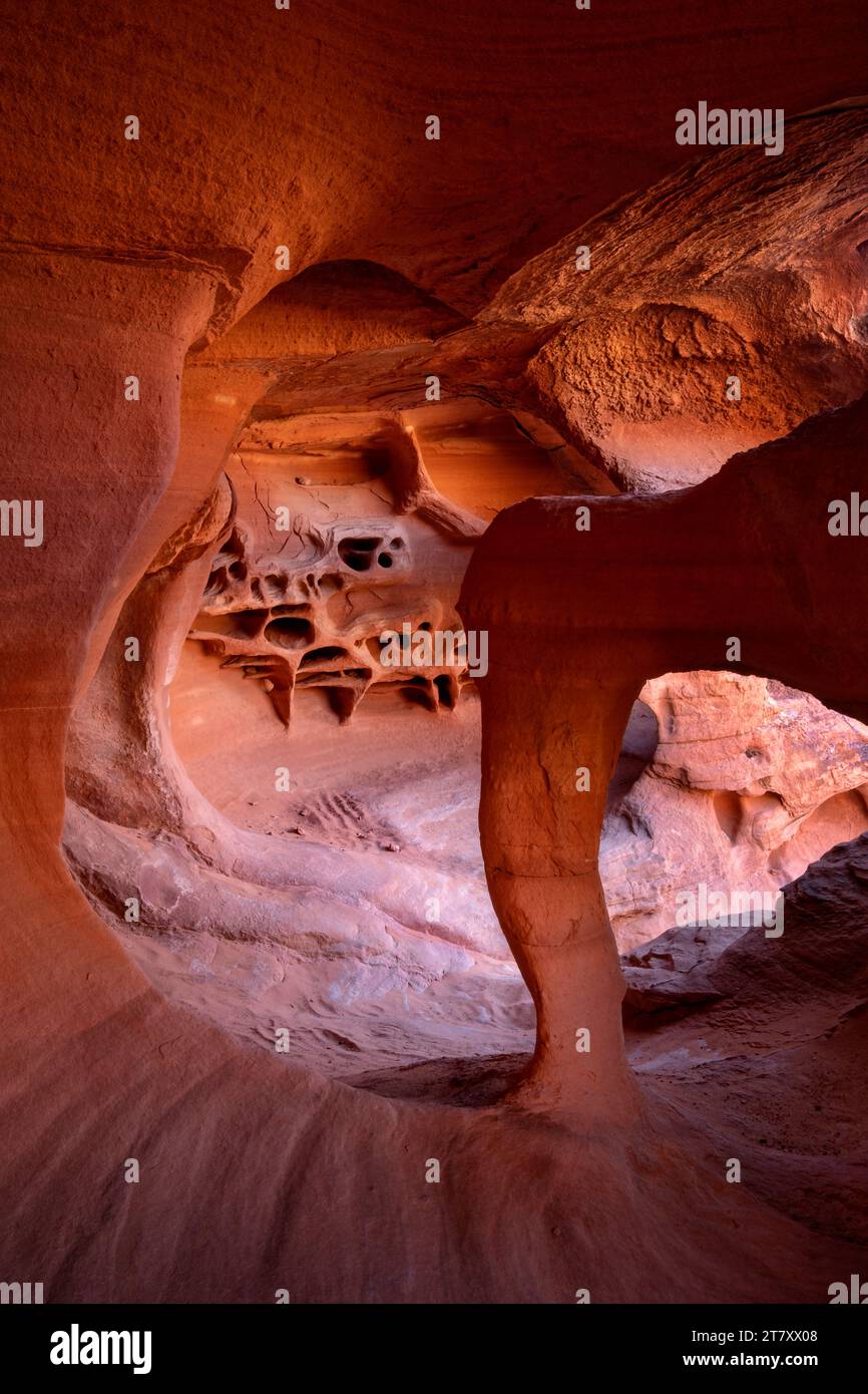 Windstone Arch (die Feuerhöhle), Valley of Fire State Park, Nevada, Vereinigte Staaten von Amerika, Nordamerika Stockfoto