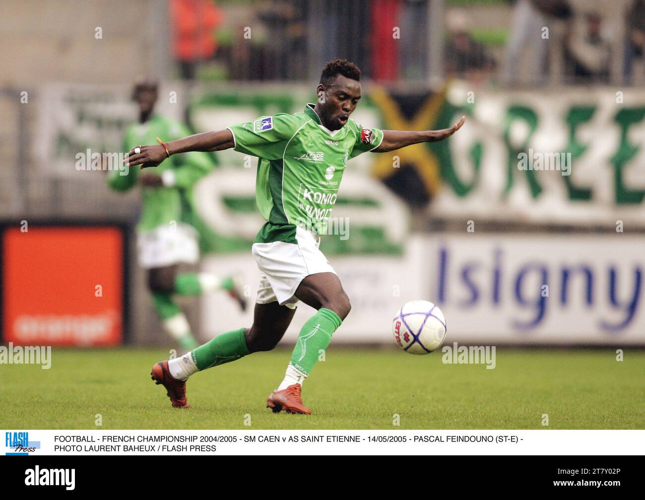 FUSSBALL - FRANZÖSISCHE MEISTERSCHAFT 2004/2005 - SM CAEN V AS SAINT ETIENNE - 14/05/2005 - PASCAL FEINDOUNO (ST-E) - FOTO LAURENT BAHEUX / FLASH PRESS Stockfoto