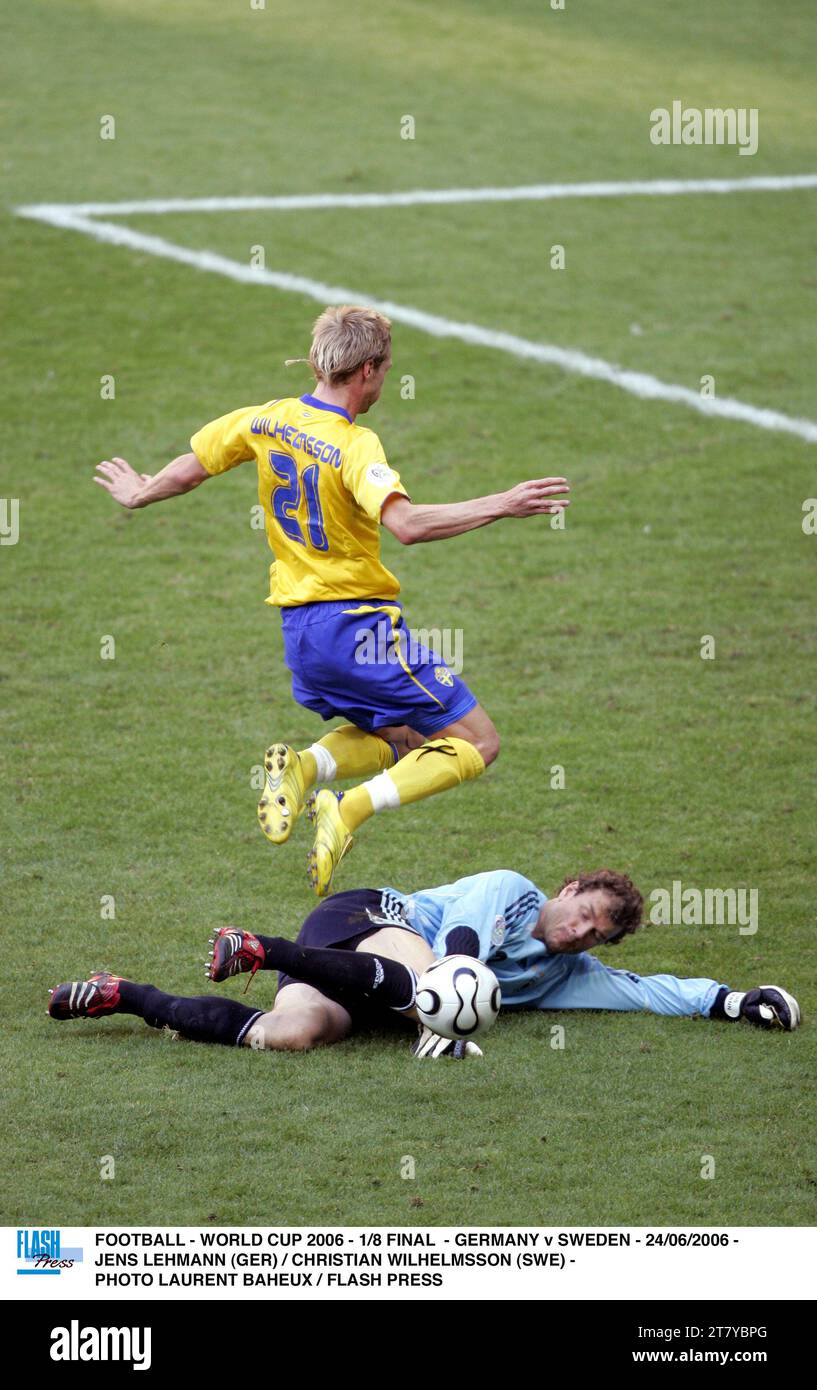 FUSSBALL - WELTMEISTERSCHAFT 2006 - 1/8 FINALE - DEUTSCHLAND GEGEN SCHWEDEN - 24/06/2006 - JENS LEHMANN (DE) / CHRISTIAN WILHELMSSON (SWE) - FOTO LAURENT BAHEUX / FLASH PRESS Stockfoto