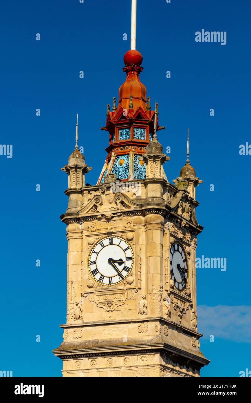 Der Jubilee Clock Tower in Margate Kent England wurde 1889 erbaut, um das goldene Jubiläum von Queen Victoria zu feiern, entworfen von Henry Arthur Cheers. Stockfoto