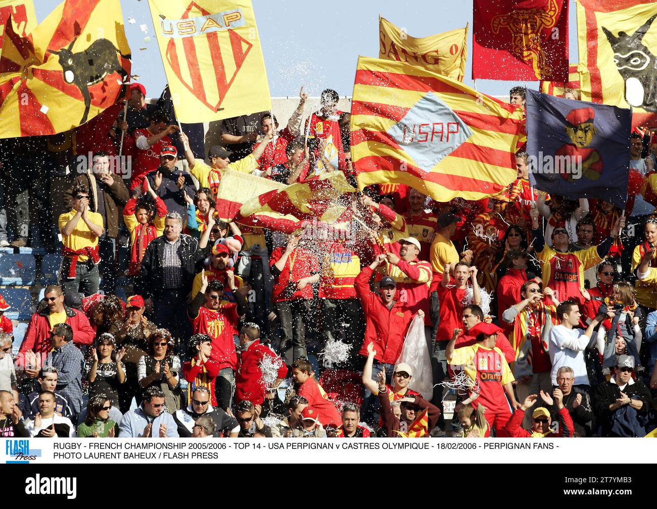 RUGBY - FRANZÖSISCHE MEISTERSCHAFT 2005/2006 - TOP 14 - USA PERPIGNAN GEGEN CASTRES OLYMPIQUE - 18/02/2006 - PERPIGNAN FANS - FOTO LAURENT BAHEUX / FLASH PRESS Stockfoto