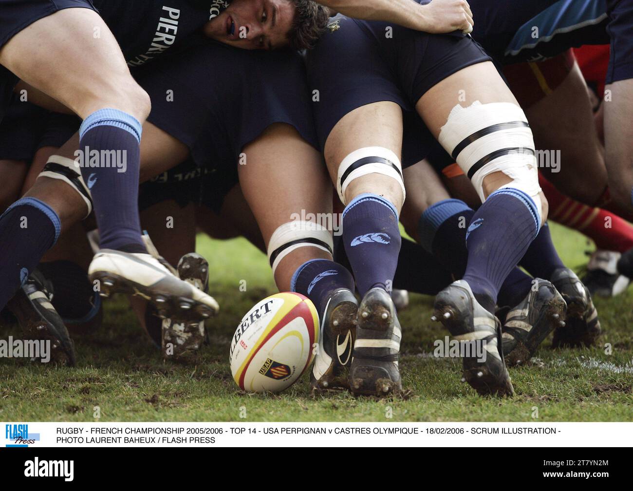 RUGBY - FRANZÖSISCHE MEISTERSCHAFT 2005/2006 - TOP 14 - USA PERPIGNAN GEGEN CASTRES OLYMPIQUE - 18/02/2006 - SCRUM ILLUSTRATION - FOTO LAURENT BAHEUX / FLASH PRESS Stockfoto