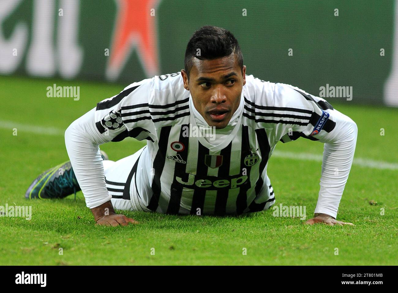 Alex Sandro von Juventus FC während des fünften Rundenspiels der Gruppe D zwischen Juventus FC und Manchester City FC am 25. November 2015 in Turin. Foto Massimo Cebrelli/DPPI Stockfoto