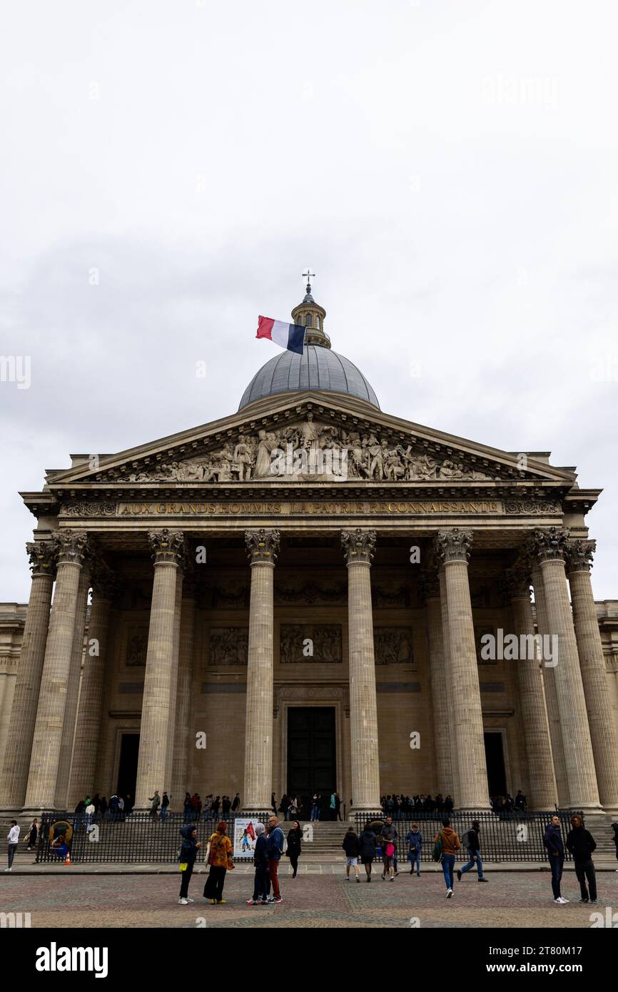 Pantheon in paris an einem bewölkten Tag von vorne Stockfoto
