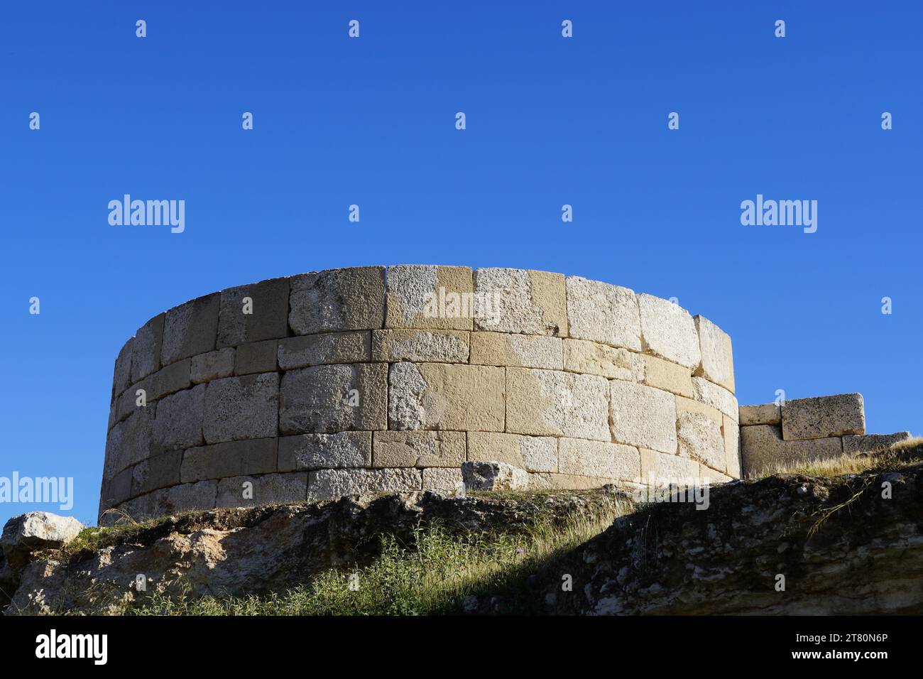 Ruinen des Eetioneia oder Ietionia-Tors der antiken Befestigungsanlagen von Piräus, 411 v. Chr Stockfoto