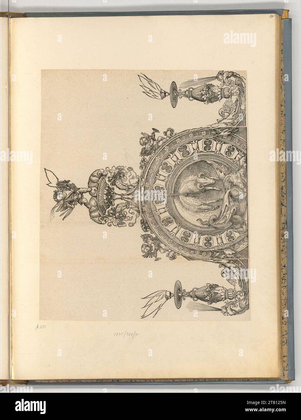 Albrecht Dürer (Werkstatt) Goldenes Vlies und Drache (Ehrentor Kaiser Maximilians I., Krönung des rechten Seitenportals, C 4). Holzschnitt 1515 (Ausgaben 1526-1559) , 1515 Stockfoto