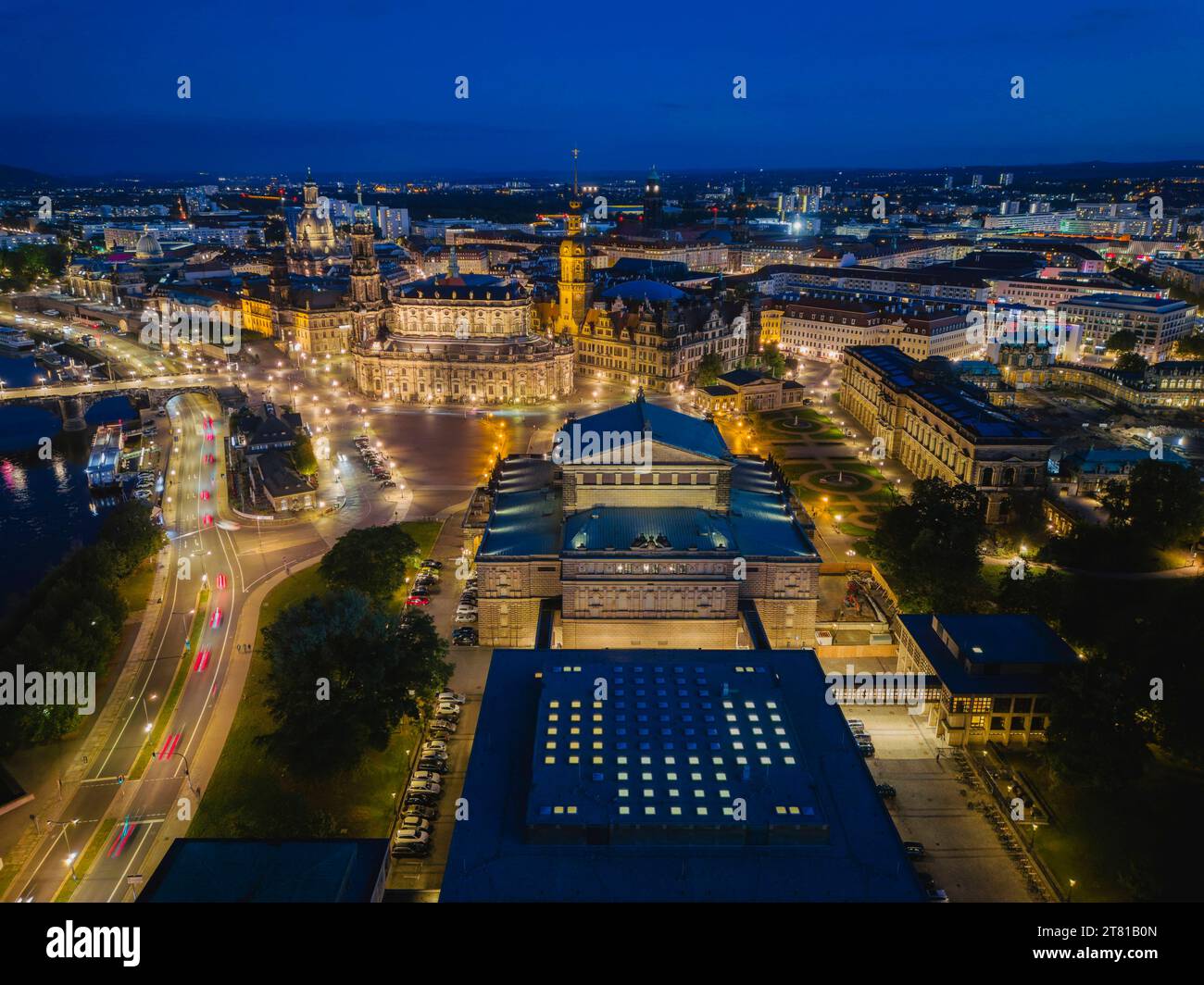 Dresden Altstadt Luftbild historisches Stadtzentrum von Dresden, Semperoper am Theaterplatz. Dresden Sachsen Deutschland *** Dresdner Altstadt aus der Vogelperspektive historisches Stadtzentrum von Dresden, Semperoper am Theaterplatz Dresden Sachsen Deutschland Dresden23_0879 Credit: Imago/Alamy Live News Stockfoto