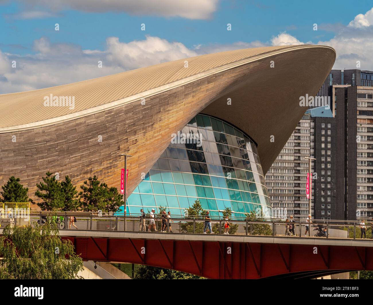 Das London Aquatics Centre wurde von der verstorbenen Zaha Hadid entworfen, Olympic Park, Stratford, London, Großbritannien. Stockfoto