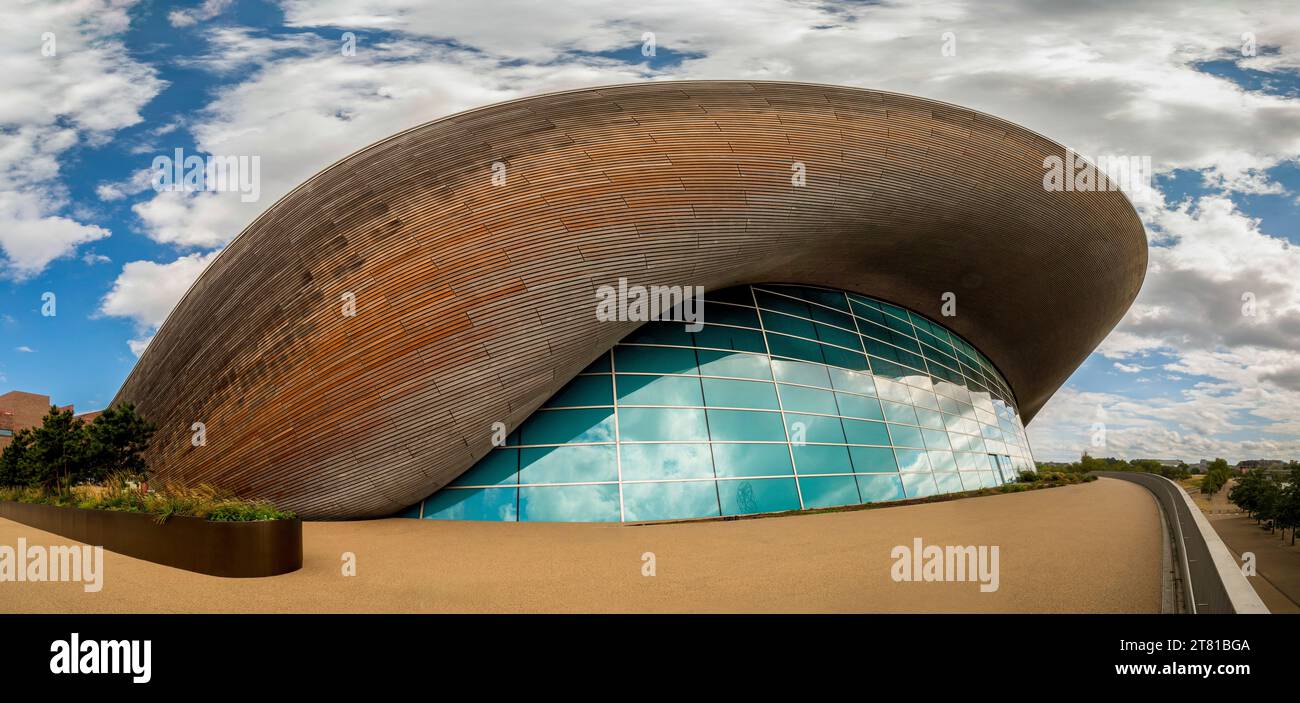 Das London Aquatics Centre wurde von der verstorbenen Zaha Hadid entworfen, Olympic Park, Stratford, London, Großbritannien. Stockfoto