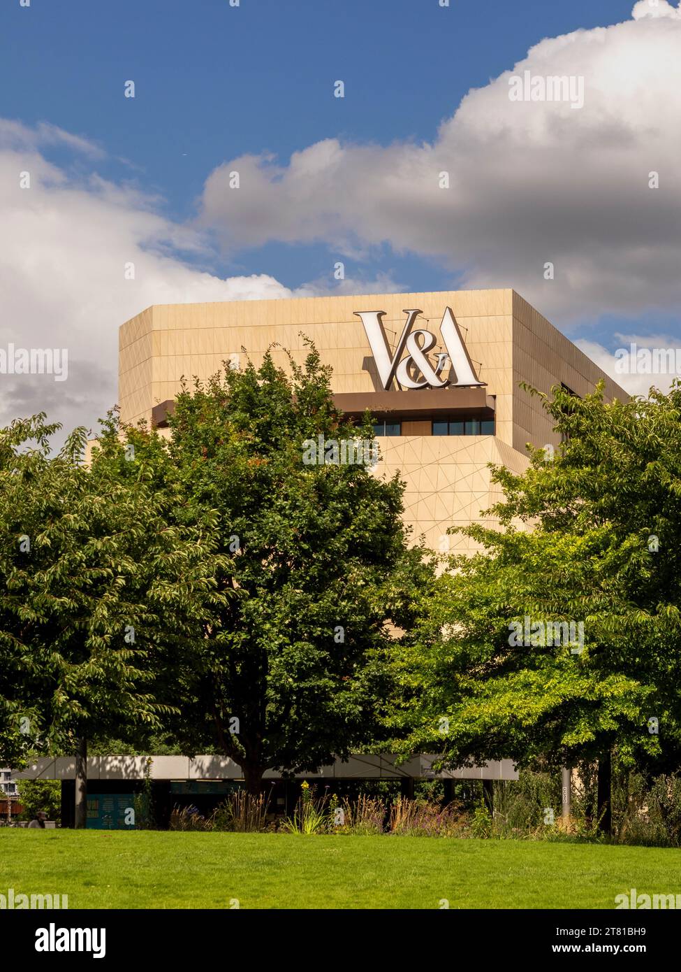 V&A East, Lagerhaus und Museum entworfen von O'Donnell + Tuomey. Queen Elizabeth Olympic Park, Stratford, East London. UK Stockfoto