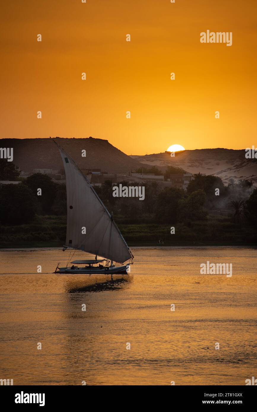 Ein Felucca-Segelboot auf dem Nil Stockfoto