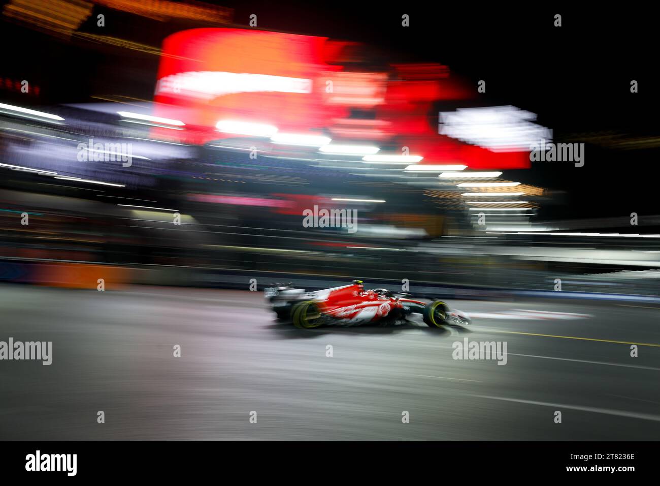 Las Vegas, USA. November 2023. 55 SAINZ Carlos (Spa), Scuderia Ferrari SF-23, Action während des Formel 1 Heineken Silver Las Vegas Grand Prix 2023, 21. Runde der Formel 1 Weltmeisterschaft 2023 vom 17. Bis 19. November 2023 auf dem Las Vegas Strip Circuit, in Las Vegas, USA Credit: Independent Photo Agency/Alamy Live News Stockfoto