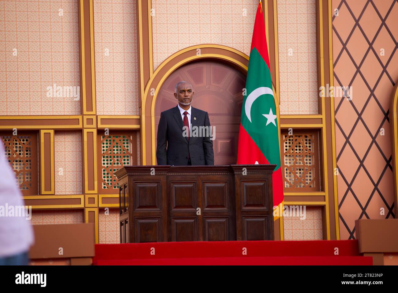 (231118) -- MÄNNLICH, 18. November 2023 (Xinhua) -- Mohamed Muizzu nimmt an der Eid-Ablegezeremonie auf dem Platz der Republik in Male, Malediven, 17. November 2023 Teil. Mohamed Muizzu wurde am Freitag bei einer Zeremonie in der Hauptstadt Male als 8. Präsident der Malediven vereidigt, so das Präsidium. Der Präsident legte seinen Amtseid bei der Sonderversammlung der Volksmajlis auf dem Platz der Republik ab. (People's Majlis/Handout via Xinhua) Stockfoto