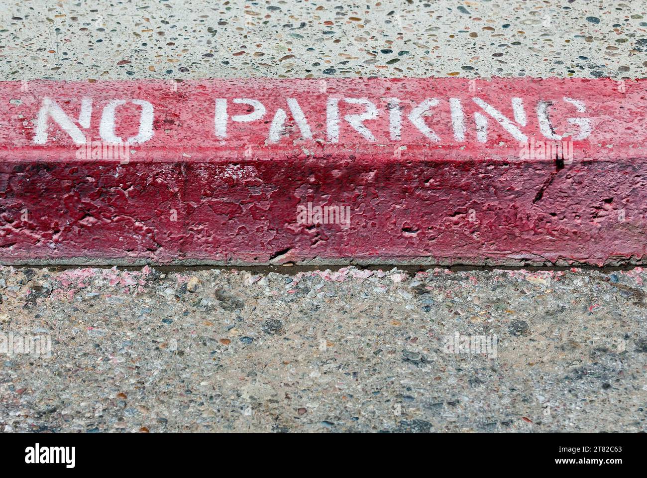 NCAA Metallschild "Parken Verboten" | 21,6 X 27,9 Cm | Aluminium | Offizielles Lizenzprodukt | In Teamfarben