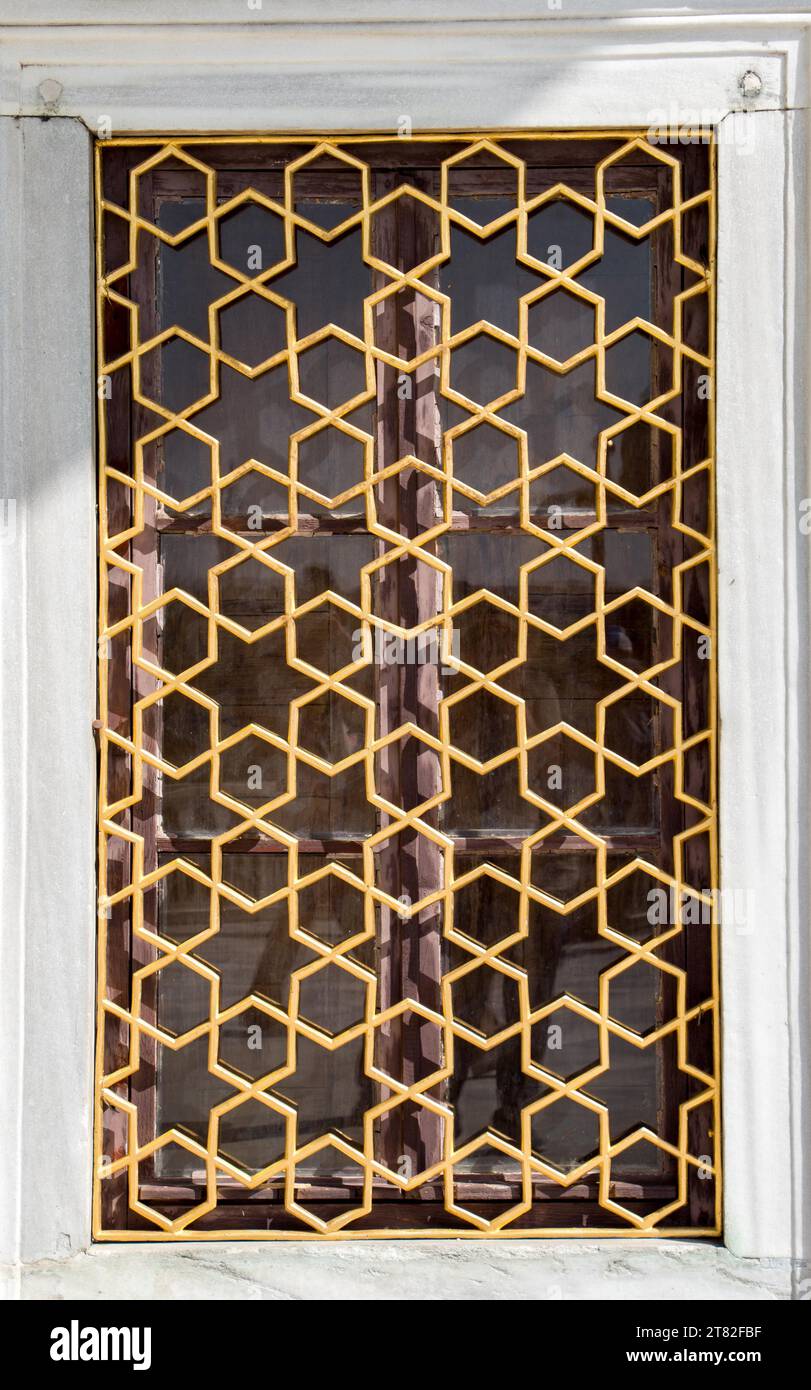 Beispiel der osmanischen Kunst Muster angewendet auf Metallen Stockfoto