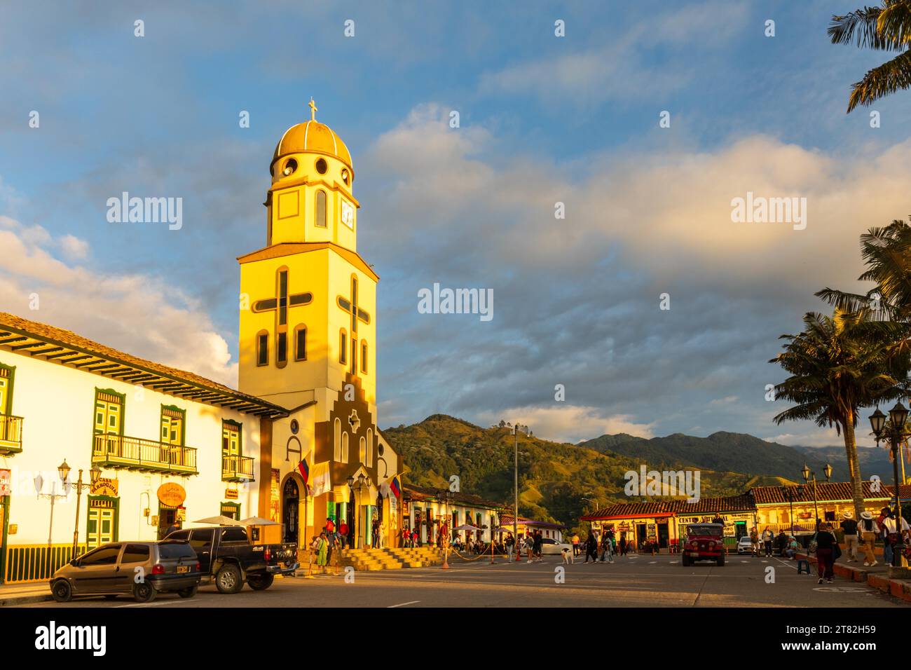 Kirche unserer Lieben Frau von Carmen, Plaza de Bolivar Salento, Salento, Quindio, Kolumbien Stockfoto