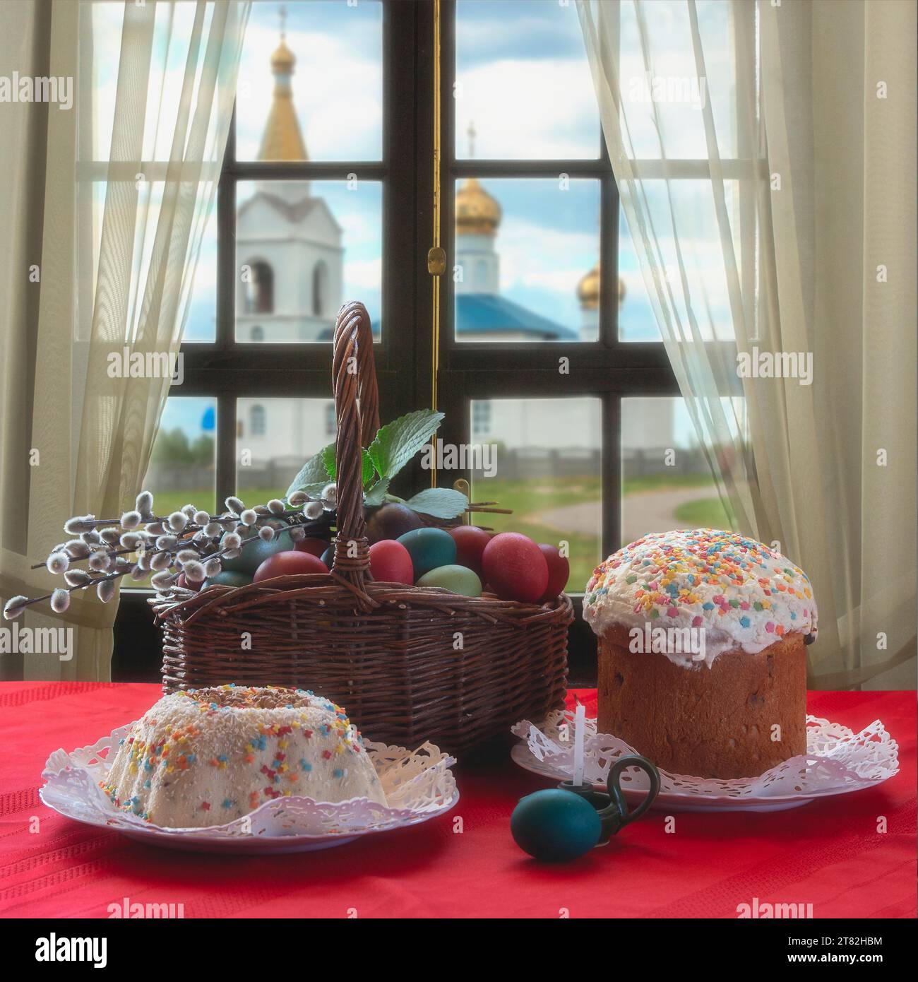 Orthodoxes Osterstillleben mit Weidenzweigen Stockfoto