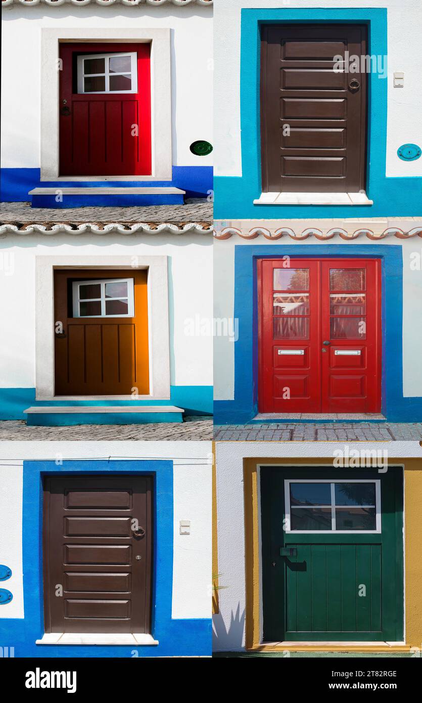 Collage von Türen mit lebhaften Farben aus Vila Nova de Milfontes Häusern. Kleine malerische Stadt an der Küste von Alentejo, Portugal Stockfoto