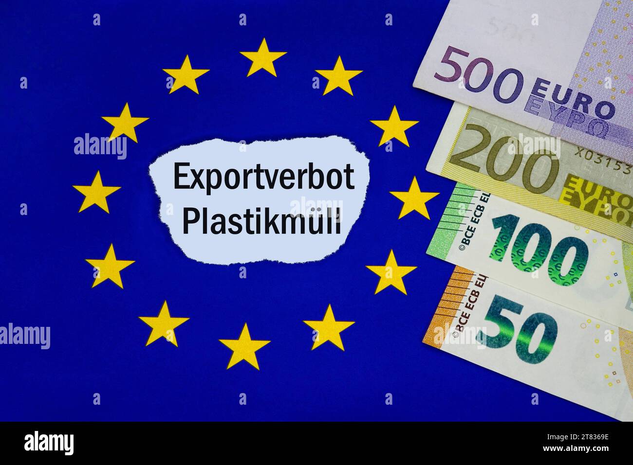 Europasymbol mit Exportverbot für Plastikmüll Europasymbol mit Exportverbot für Plastikmüll, 18.11.2023, Borkwalde, Brandenburg, auf einem Europasymbol befindet sich der Schriftzug Exportverbot Plastikmüll. *** Europa-Symbol mit Exportverbot für Kunststoffabfälle Europa-Symbol mit Exportverbot für Kunststoffabfälle, 18 11 2023, Borkwalde, Brandenburg, auf einem Europa-Symbol ist die Aufschrift Exportverbot für Kunststoffabfälle Credit: Imago/Alamy Live News Stockfoto